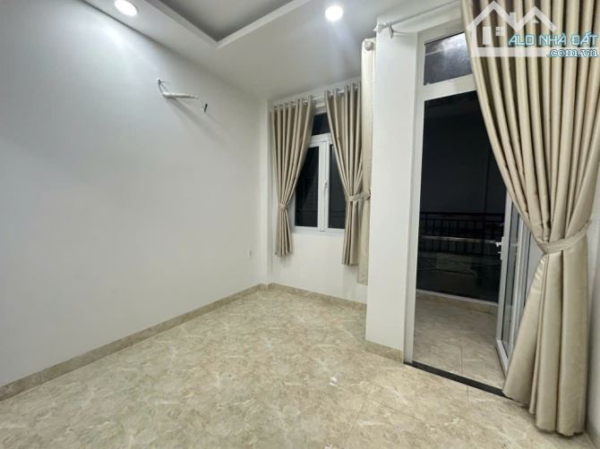 ÔNG VUA PHÂN KHÚC GIÁ RẺ - NHÀ HXH 3 TẦNG - NGAY TRƯỜNG TRẦN QUANG KHẢI - CHỈ 2 TỶ LẺ - 5