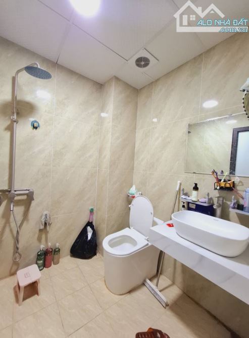 NHÀ MỚI DÂN MỚI XÂY 5 TẦNG, 32M, Ô TÔ TRÁNH CÁCH NHÀ 9M, CHỈ 6 TỶ GẦN CHỢ HÀ ĐÔNG - 6