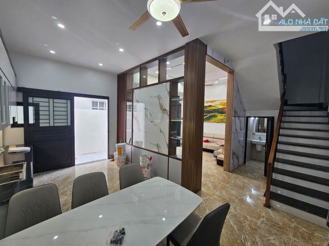 Chính chủ cần bán căn nhà 3 tầng ngõ cạnh trường mầm non Tài Năng Việt ,Đô thị newland - T - 6