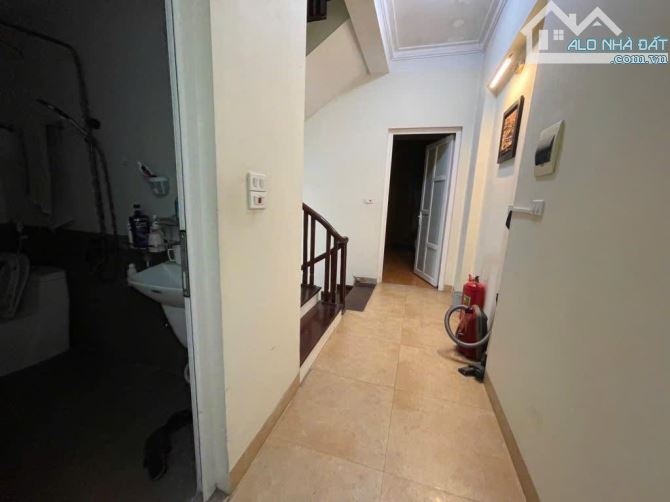 CB NHÀ TRUNG TÂM VĂN QUÁN -Ô TÔ QUA NHÀ-2THOÁNG -DÂN XÂY ĐẸP DT 70 m2 GIÁ 17 TỶ - 6