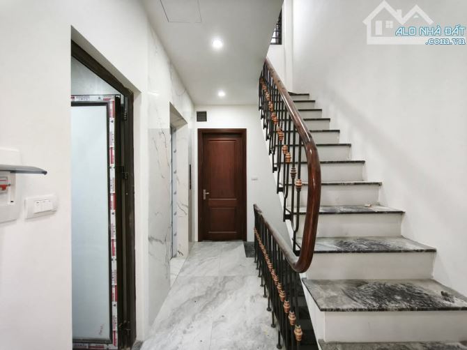 Lạc Long Quân - Nhà mới - 5 tầng thang máy - Nội thất xịn - 13.2 tỷ - 6