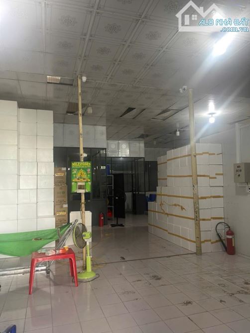 Cho thuê 580 m2 Kho và sân gần chợ An Thới có điện 3 pha - 7