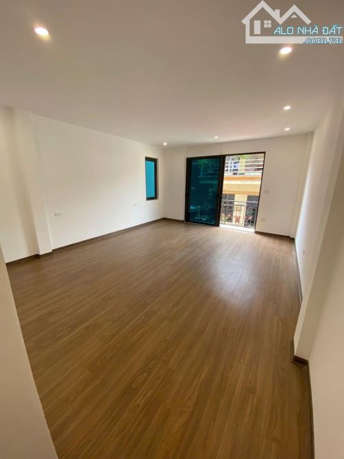 HIẾM, RẺ, ĐẸP, BÁN NHÀ 50M 6 TẦNG, GARA, THANG MÁY, LÔ GÓC, GIANG BIÊN, CHỈ  HƠN 9 T - 7