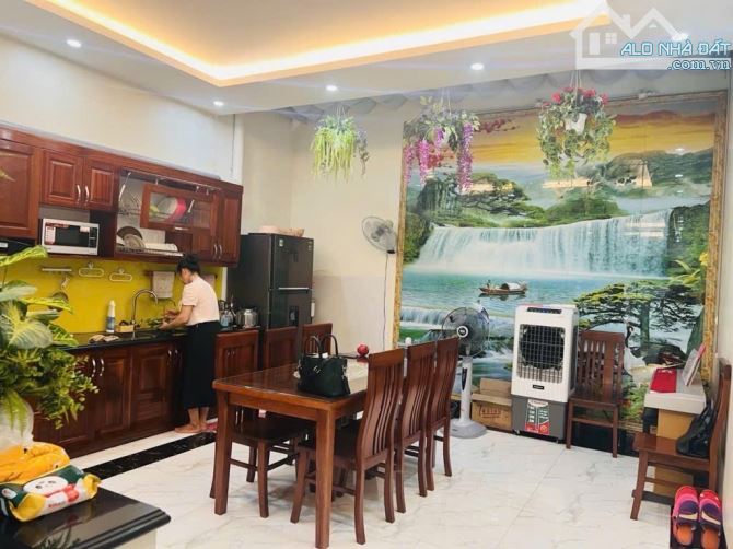 BÁN NHÀ BIỆT THỰ LIỀN KỀ GIẢI PHÓNG - GIÁP BÁT VỈA HÈ KINH DOANH 70M 5 TẦNG 17 TỶ - 7