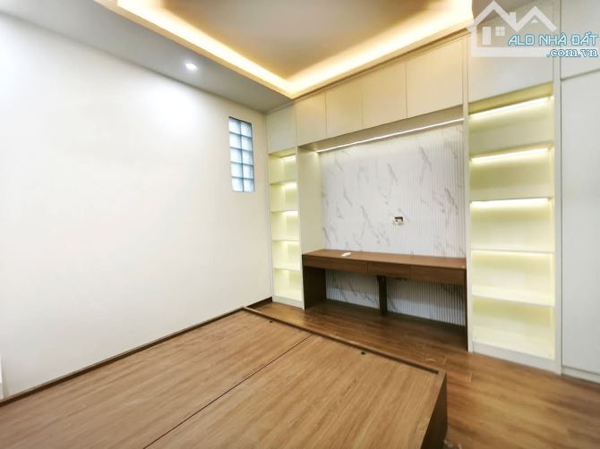 Lạc Long Quân - Nhà mới - 5 tầng thang máy - Nội thất xịn - 13.2 tỷ - 7
