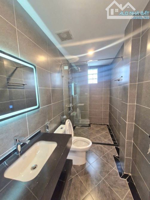 NHÀ PHỐ THẠCH BÀN - ÔTÔ VÀO NHÀ - 6 TẦNG THANG MÁY - GẦN HỒ  - 60M2 - MT 11.2M - 13.9 TỶ - 8