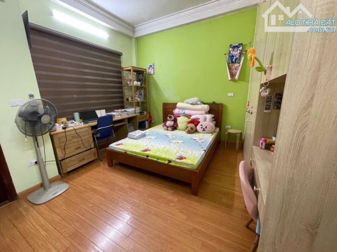 CB NHÀ TRUNG TÂM VĂN QUÁN -Ô TÔ QUA NHÀ-2THOÁNG -DÂN XÂY ĐẸP DT 70 m2 GIÁ 17 TỶ - 8