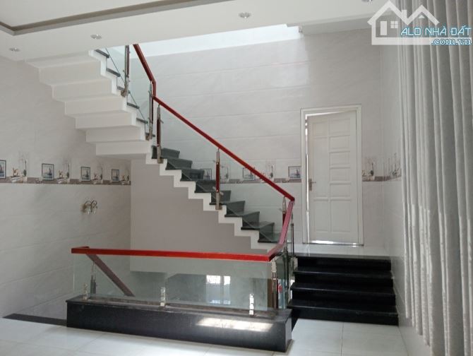 HOT BÁN GẤP NHÀ 3 TẦNG 3 MÊ ĐÚC - NGUYỄN PHƯỚC NGUYÊN DT KHỦNG 157M2 NGANG 5M NHỈNH 7TY - 8