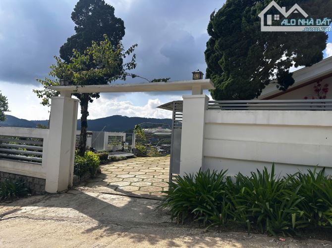 BÁN BIỆT THỰ 1.800M2 - VIEW ĐẸP VĨNH VIỄN - CHUYỂN ĐƯỢC FULL XÂY DỰNG - CÁCH TRUNG TÂM 3KM - 9