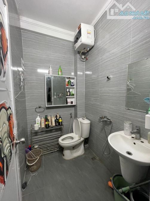 NHÀ TÂY SƠN - ĐỐNG ĐA - 6 TẦNG - VỊ TRÍ ĐẸP - CÁCH ĐƯỜNG Ô TÔ VÀ VIEW HỒ VÀI BƯỚC CHÂN - 9