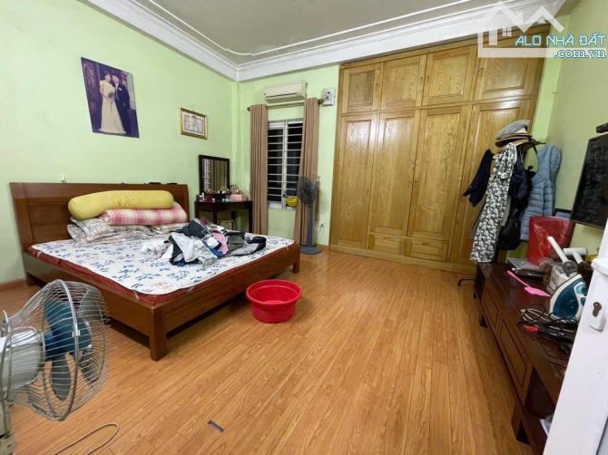 CB NHÀ TRUNG TÂM VĂN QUÁN -Ô TÔ QUA NHÀ-2THOÁNG -DÂN XÂY ĐẸP DT 70 m2 GIÁ 17 TỶ - 9