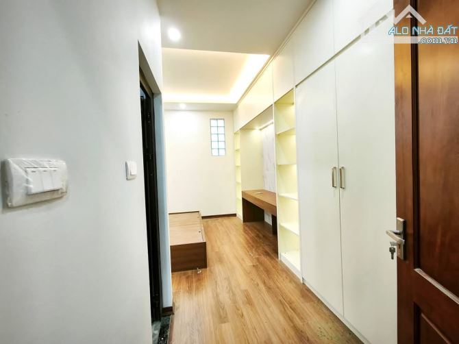 Lạc Long Quân - Nhà mới - 5 tầng thang máy - Nội thất xịn - 13.2 tỷ - 9