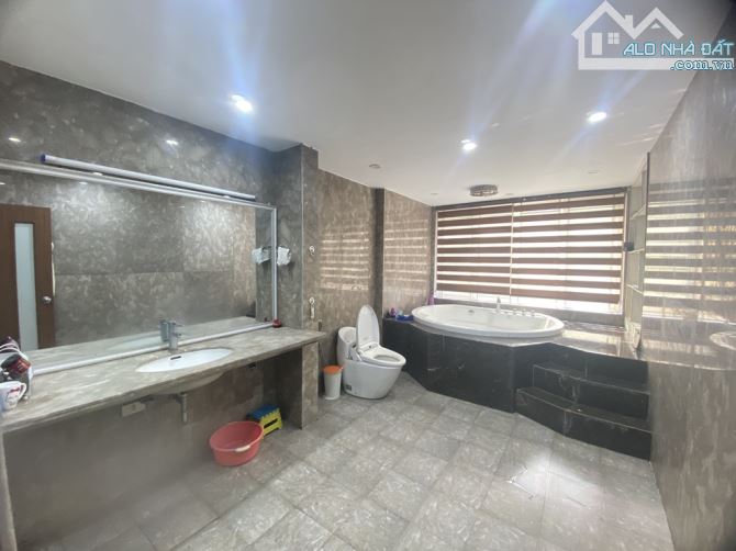 Bán nhà khu đô thị Việt Hưng 198m2 xây 4 tầng , gara ô tô , vỉa hè rộng đường ô tô tránh - 9