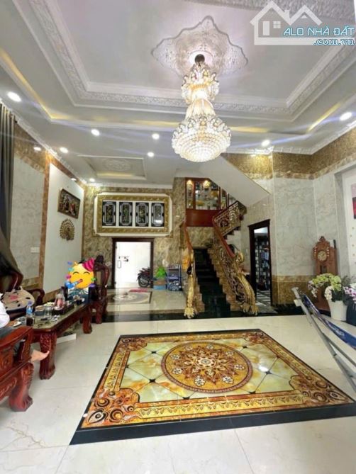 BIỆT THỰ SANG TRỌNG KẾ BÊN AEON MAIL TÂN PHÚ 100M2 GIÁ CHỈ 13.8 TỶ