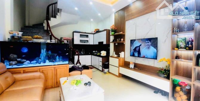 SIÊU HOT - LẠC LONG QUÂN  - 5 TẦNG MT 4M NHỈNH 7 TỶ - LÔ GÓC - Ô TO TRÁNH