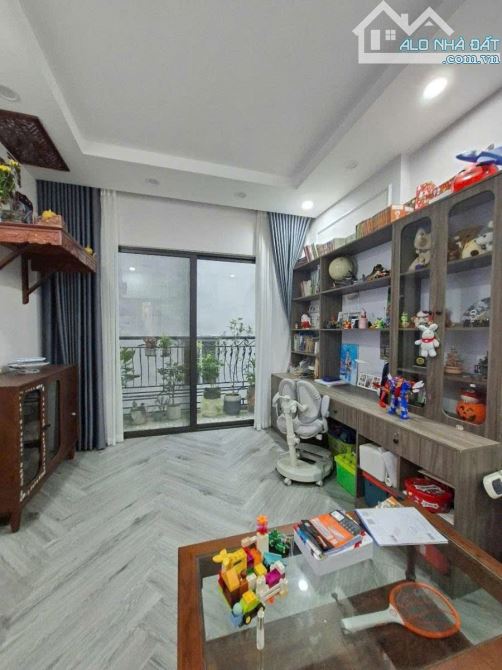 Nhà đẹp -nội thất cao cấp thiết kế hiện đại gần phố tam Trinh