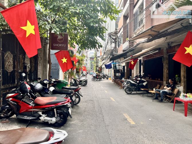 Bán gấp nhà hẻm kinh doanh 10m, cách 40m ra Lê Văn Sỹ, Q3. DT: 4,1x21,2m ko lỗi PT, ko QH