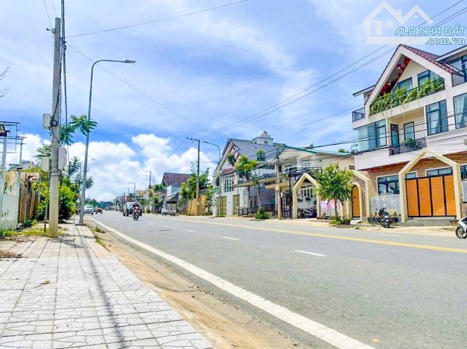 MTKD rẻ nhất Đà Lạt, DT 267m2 sổ riêng, 1 Hầm 2 lầu hoàn công đủ, đường nhựa rộng 20m