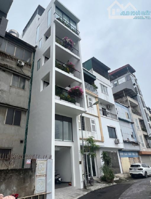 25 tỷ/ 48/53 M2 nhà 7 Tầng / view Hồ. Vỉa hè Ô tô chánh/ nguyễn Văn Cừ