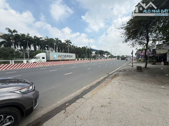Bán Gấp Đất Mặt Tiền DT743 Gần Vincom Dĩ An Giá Giảm Mạnh 10 Tỷ