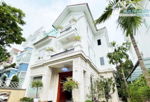 BIỆT THỰ LÔ GÓC 350M2– THANG MÁY – ĐIỆN THÔNG MINH – TẶNG FULL NỘI THẤT, VỈA HÈ ĐỖ XE
