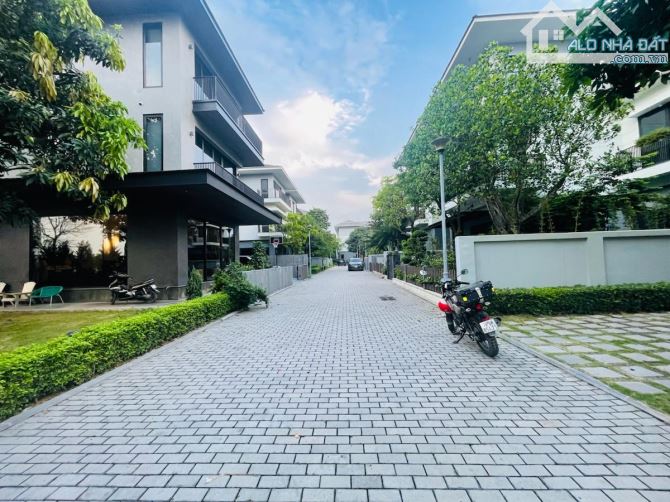 BÁN LIỀN KỀ NGUYỄN CƠ THẠCH- Ô TÔ TRÁNH, VỈA HÈ- 105M2, MẶT TIỀN 7M, 4 TẦNG_ GIÁ 36 TỶ