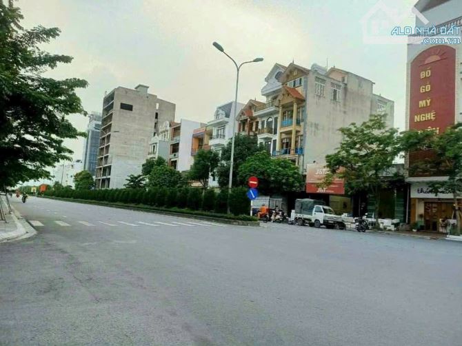 🔥🔥🔥TIN CƯC NÓNG  2 TỶ 271 NGUYỄN VĂN CỪ  PHÙ KHÊ  20M GẦN 75M2 - 5,5M -