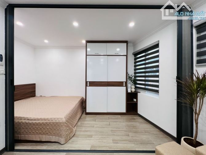 BÁN TÒA TRẦN THÁI TÔNG, 123M2, 9T, 2 MẶT LÔ GÓC, Ô TÔ TRÁNH, DOANH THU 200TR/THÁNG.