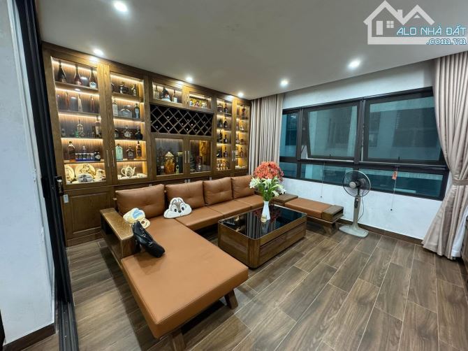 CẦU GIẤY 8 TẦNG THANG MÁY Ô TÔ VÀO NHÀ 65m MT5m GIÁ 24 Ty5 - 11