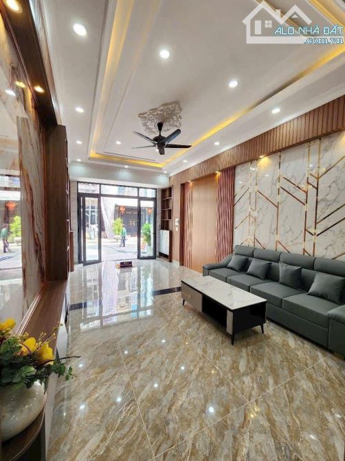 Kẹt Tiền Bán Nhà TP Dĩ An ,DT:76m2,4Tầng, 4x19 giá 6,5tỷ - 1