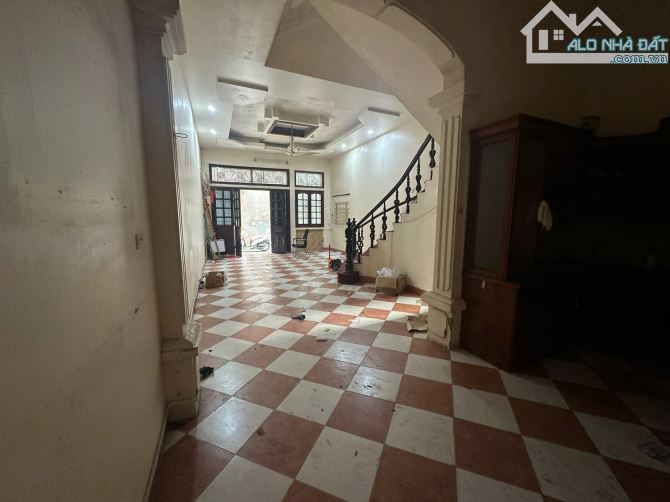 Bán nhà phân lô Tô Vĩnh Diện Thanh Xuân Sổ A4 60m 4 tầng cũ MT5m2 Giá 18 tỷ Ngõ ô tô tránh - 1