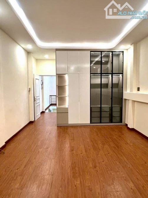 Bán gấp nhà hẻm kinh doanh 10m, cách 40m ra Lê Văn Sỹ, Q3. DT: 4,1x21,2m ko lỗi PT, ko QH - 1