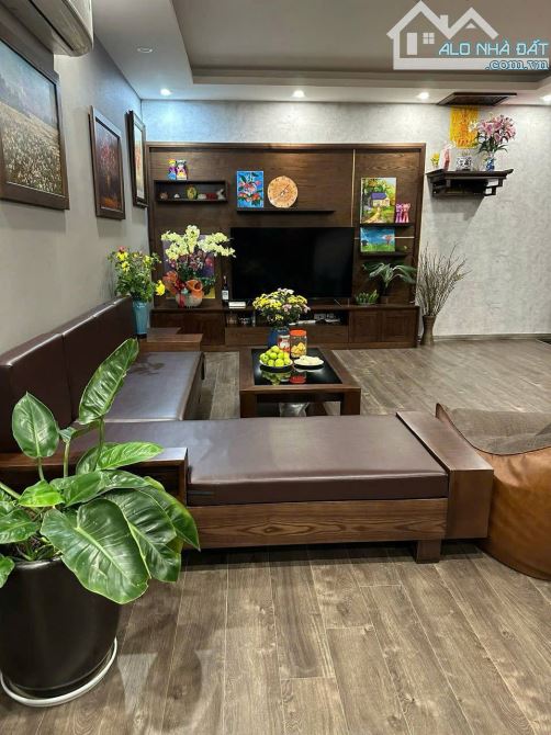 Chính chủ bán gấp chung cư Vip Toà Vimeco II- Nguyễn Chánh, Cầu Giấy. DT: 130m2, 3PN.10 tỷ - 1