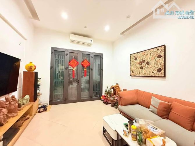 Bán nhà đẹp phố Võ Chí Công 40m2 5tầng mặt tiền 6.5m 7.5 Tỷ Cầu Giấy - 1