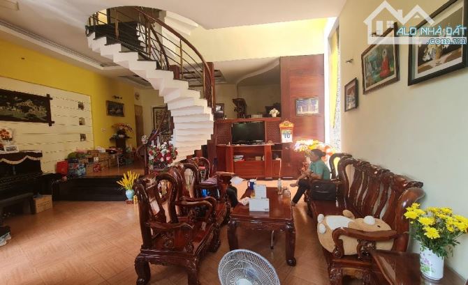 MẶT TIỀN ĐƯỜNG CHỢ HẬU GIANG - BIỆT PHỦ 4 TẦNG - NỘI THẤT CAO CẤP - KHÔNG GIAN SỐNG XANH M - 2