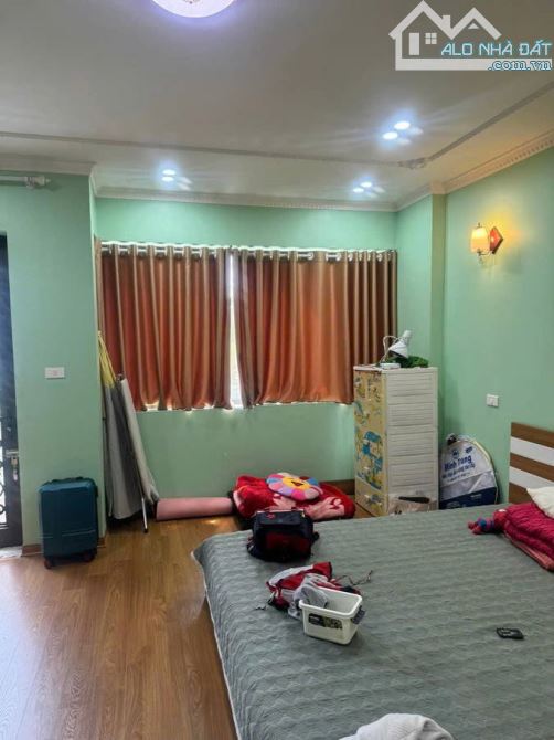 Hiếm nhà đẹp 5 tầng mặt phố Chiến Thắng, 82m2, MT 4.9m, 2 mặt tiền, thang máy, KD sầm uất - 2