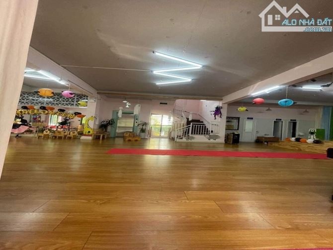 Siêu phẩm! Biệt thự VIP Phạm Văn Đồng, căn góc 3 thoáng, có hầm, vị trí đắc địa 400m*5T - 2