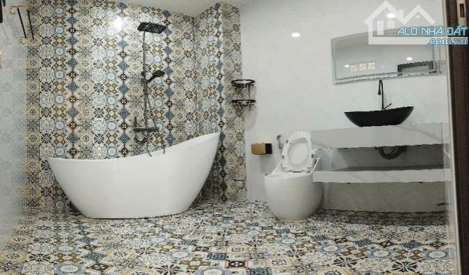 MẶT TIỀN KÊNH Nhà 4 Tầng đường THẠNH LỘC 28, phường THẠNH LỘC, Q12, dt 121m2 (4mx30m)💵7,9 - 3