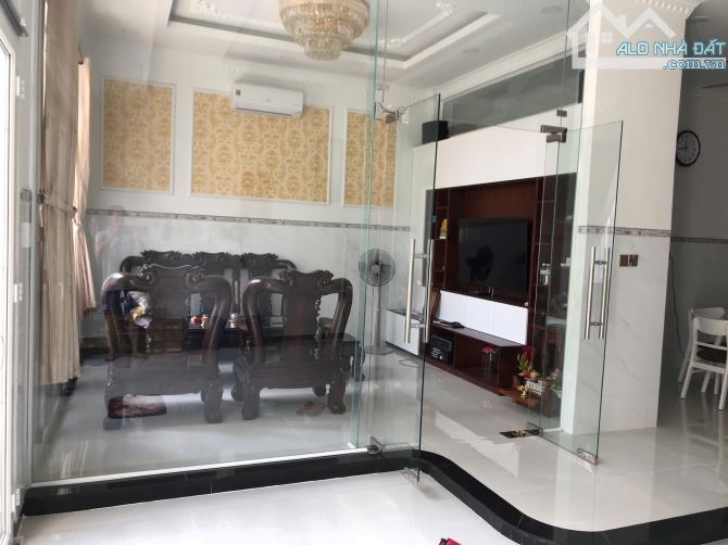 BIỆT THỰ LÊ VĂN QUỚI  -  KHU WIP XE HƠI NGỦ TRONG NHÀ - NGANG KHỦNG  8,1 x 12 - 3 TẦNG  CH - 3