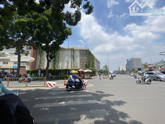 Về quê dưỡng già, cần bán gấp nhà hẻm xe hơi Tân Thắng, 100m, khu sầm uất, 6.x tỷ, bao giá