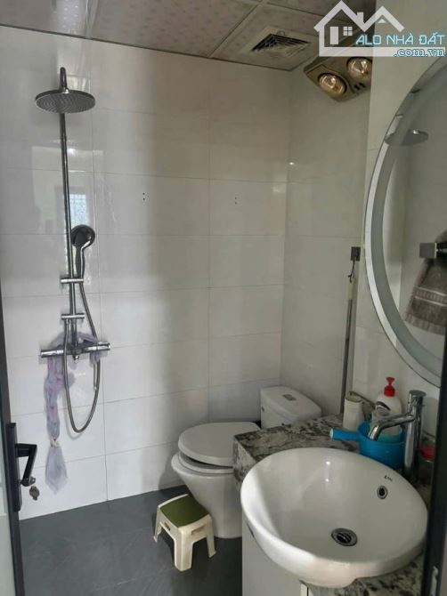Hiếm nhà đẹp 5 tầng mặt phố Chiến Thắng, 82m2, MT 4.9m, 2 mặt tiền, thang máy, KD sầm uất - 3