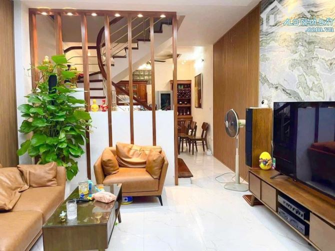 Có 102 ! Hoàng Hoa Thám - Ba Đình -Gần Ô Tô -Sổ Đẹp-full Nội Thất -45M x 5 Tầng Nhỉnh 9 Tỷ - 3