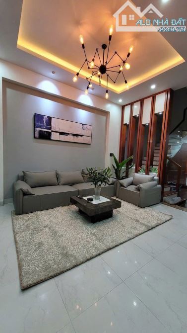 NHÀ HOÀNG ĐỨC LƯƠNG - 100M2 - 4 TẦNG - GẦN BIỂN - NHÀ KIÊN CỐ GẦN VINCOM - 12.7 TỶ - 3