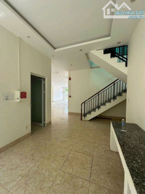 Hơn 20 TỶ: Có ngay 1 LÔ ĐẤT LỚN và 1 CĂN NHÀ TO ở MẶT TIỀN TRẦN ĐẠI NGHĨA ĐÀ NẴNG: 375m² = - 3