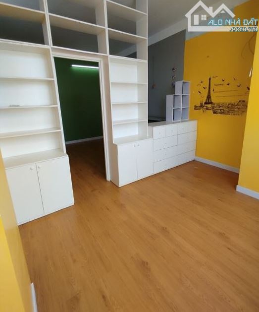 Bán nhà mặt tiền Tạ Quang Bửu Phường 4 Quận 8. Vị trí kinh doanh sẫm uất, gần TTTM Parc Ma - 3