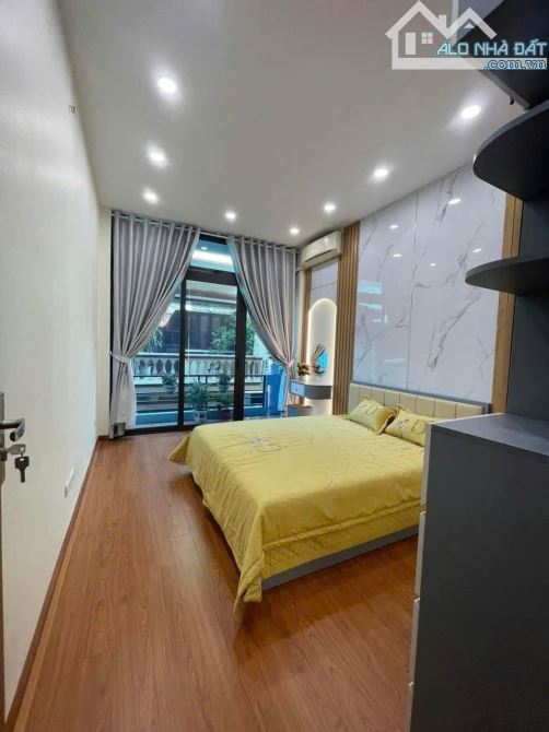 Phố 8.3 cách 1 nhà ra mặt phố 41m 5 tầng, ô tô đỗ cửa - 3
