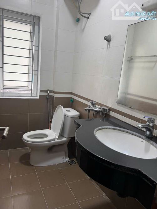 CẦN BÁN GẤP NHÀ  PHỐ TRẠM , NGÕ NÔNG, CÁCH 10M Ô TÔ ĐỖ NGÀY ĐÊM 5  TẦNG, 40M ,NHỈNH 6TỶ - 4