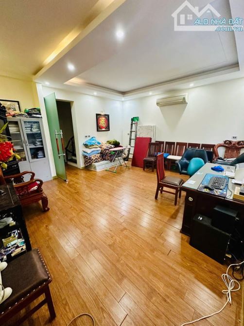 Bán nhà đường Nguyễn Trãi, Thanh Xuân, nhà cực đẹp, nội thất sang trọng. - 4
