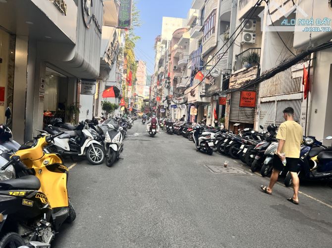 Bán gấp!Hẻm VIP kinh doanh Nguyễn Trãi, Bến Thành, KV đông khách du lịch, 17,9tỷ