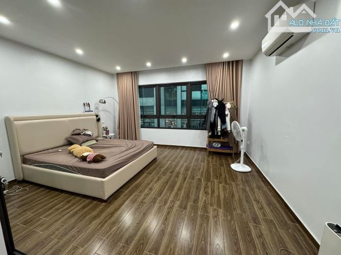 CẦU GIẤY 8 TẦNG THANG MÁY Ô TÔ VÀO NHÀ 65m MT5m GIÁ 24 Ty5 - 4